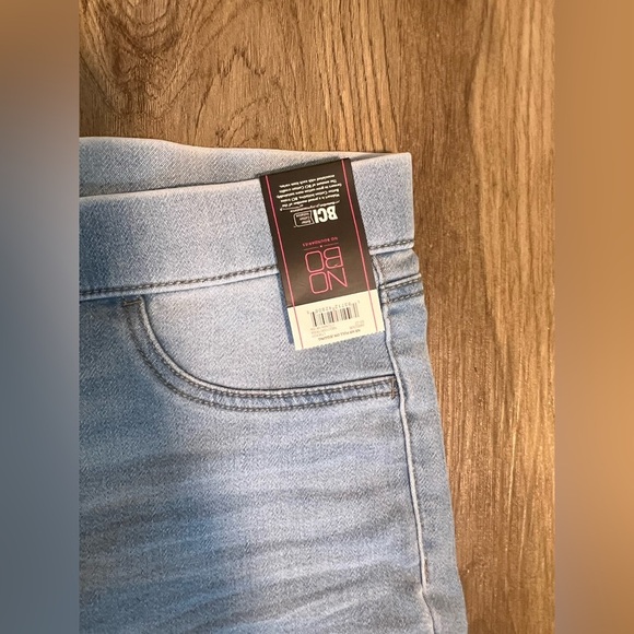 Women's No Boundaries High Rise Pull On Jeggings - Picture 3 of 4